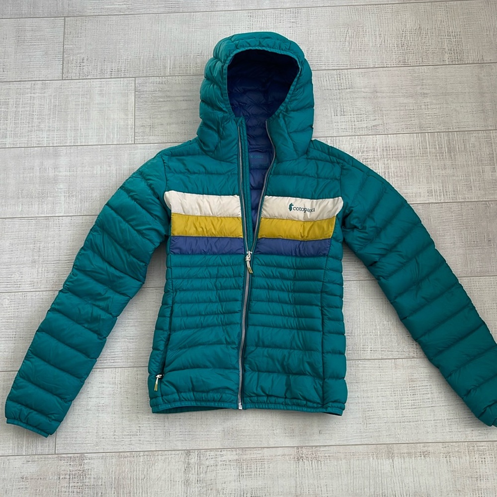Cotopaxi women’s XS hooded puffer